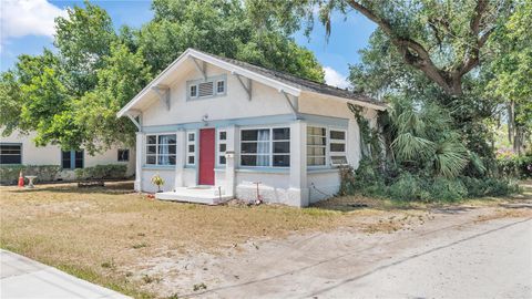 A home in WINTER HAVEN