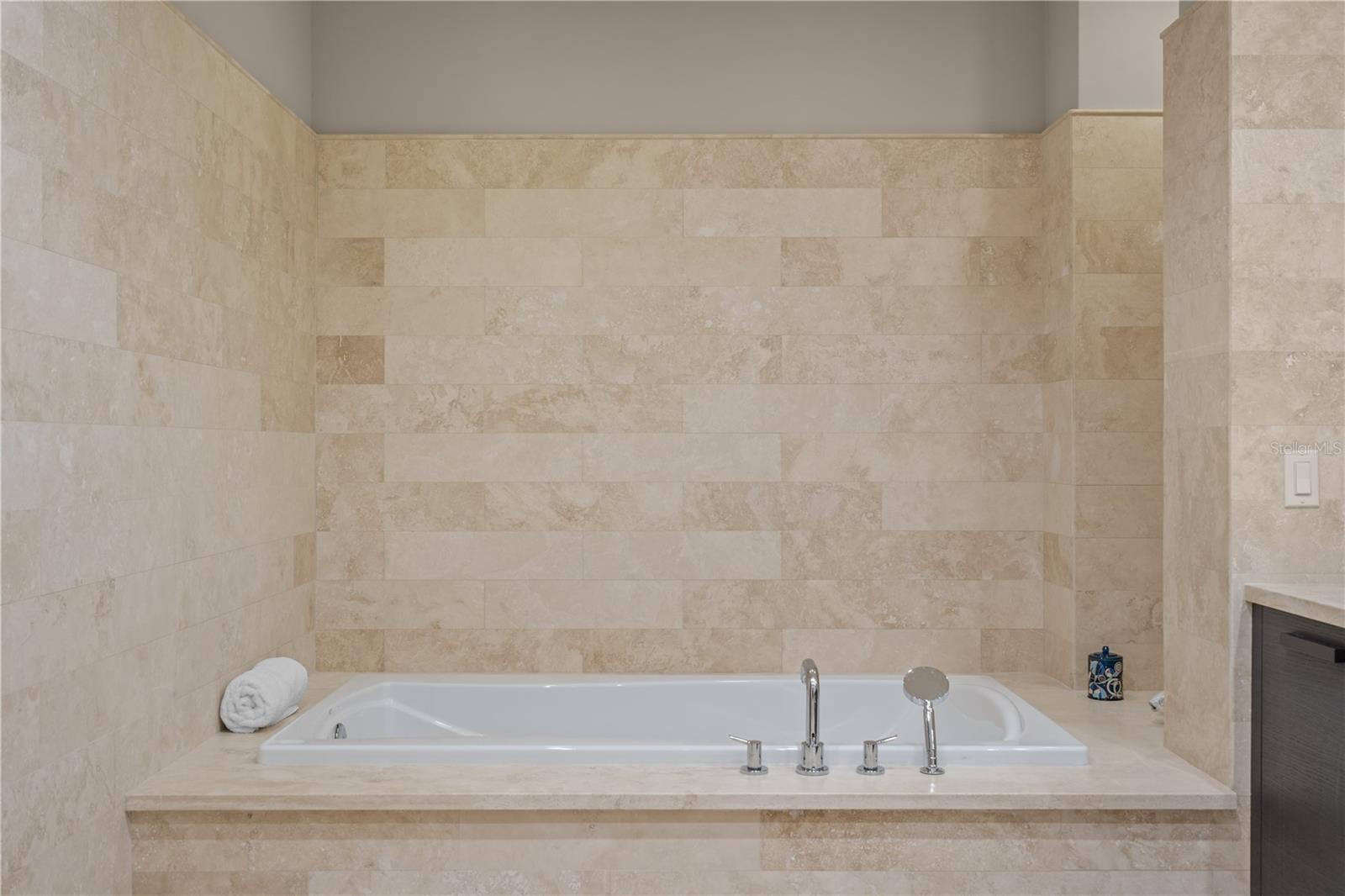 LAS VENTANAS I CONDOMINIUM - Residential