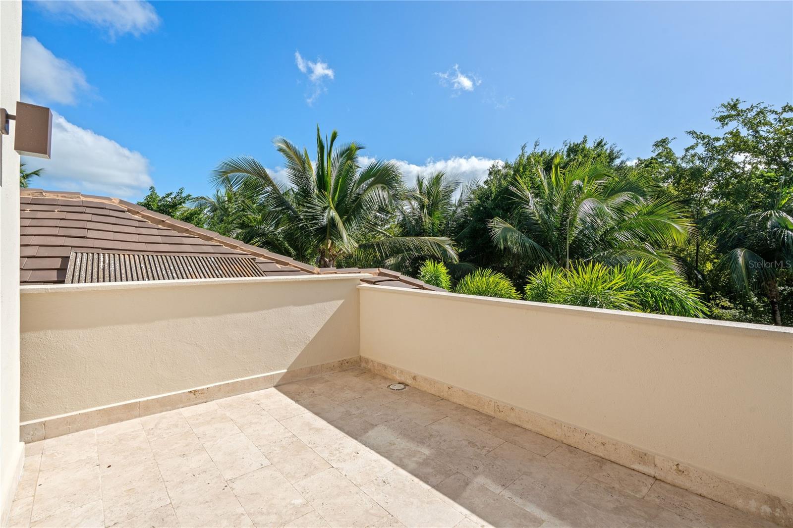 LAS VENTANAS I CONDOMINIUM - Residential