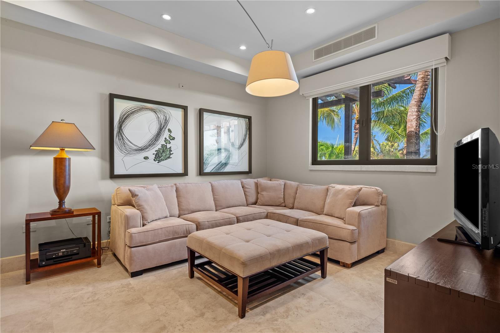 LAS VENTANAS I CONDOMINIUM - Residential