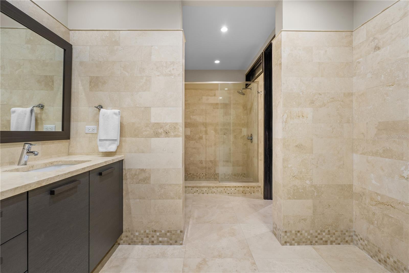 LAS VENTANAS I CONDOMINIUM - Residential