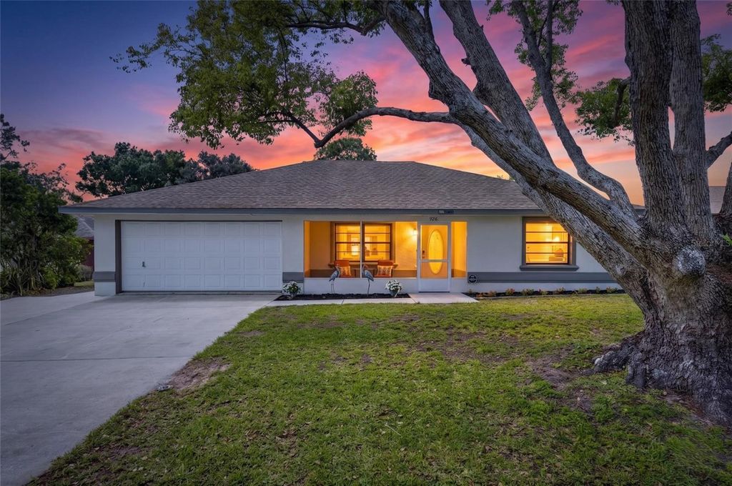 Photo of 926 Hillgrove Lane, Auburndale, FL 33823 (MLS # NS1088004)