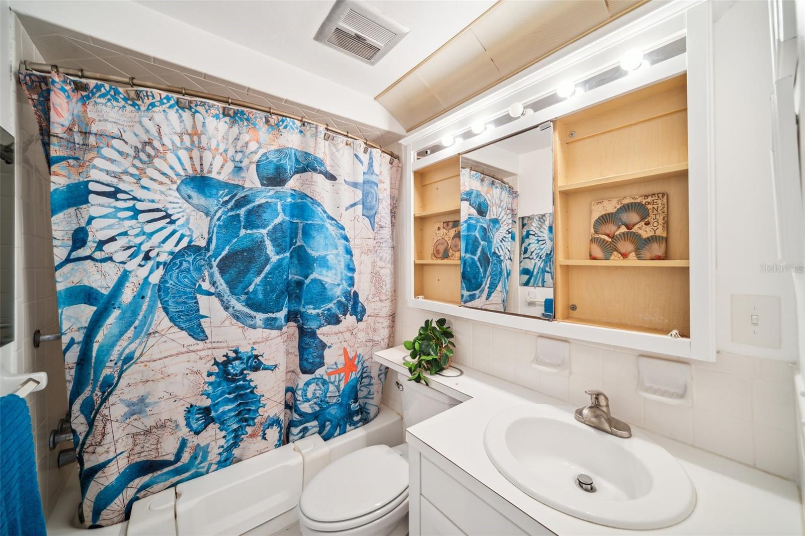 GARDENS OF BEACON SQUARE CONDO - Residential