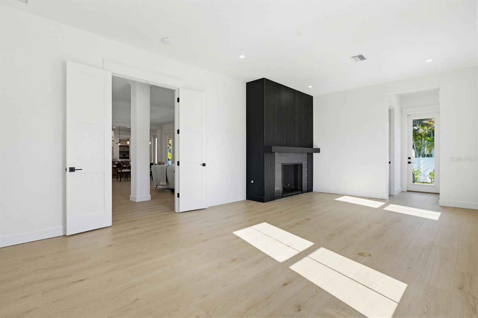 MARYLAND MANOR 2ND UNIT - Residential