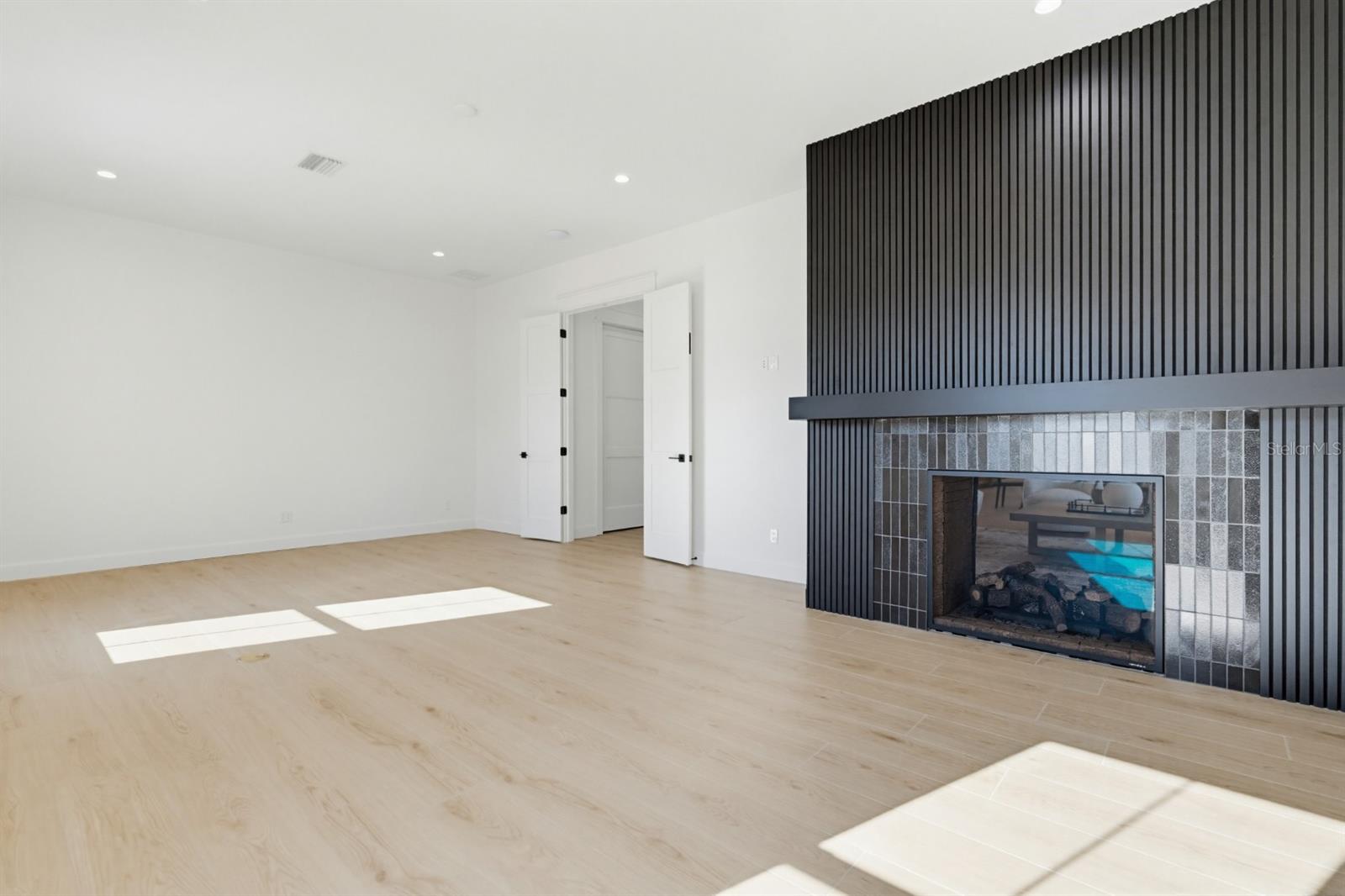 MARYLAND MANOR 2ND UNIT - Residential