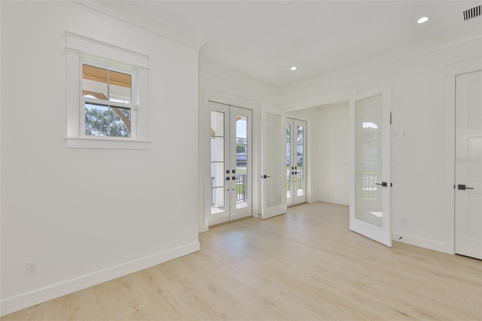 MARYLAND MANOR 2ND UNIT - Residential