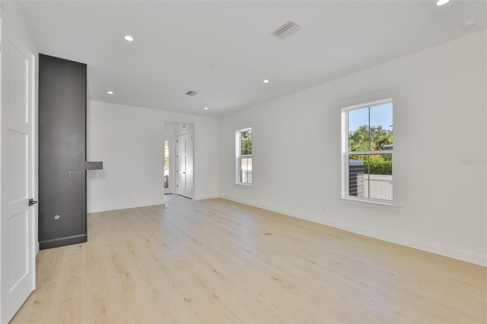 MARYLAND MANOR 2ND UNIT - Residential