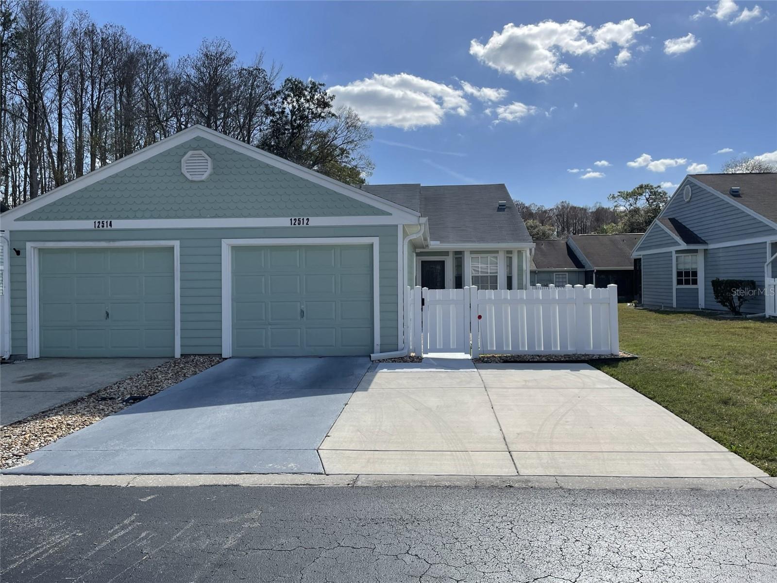 12512 KNOLLBROOK LANE