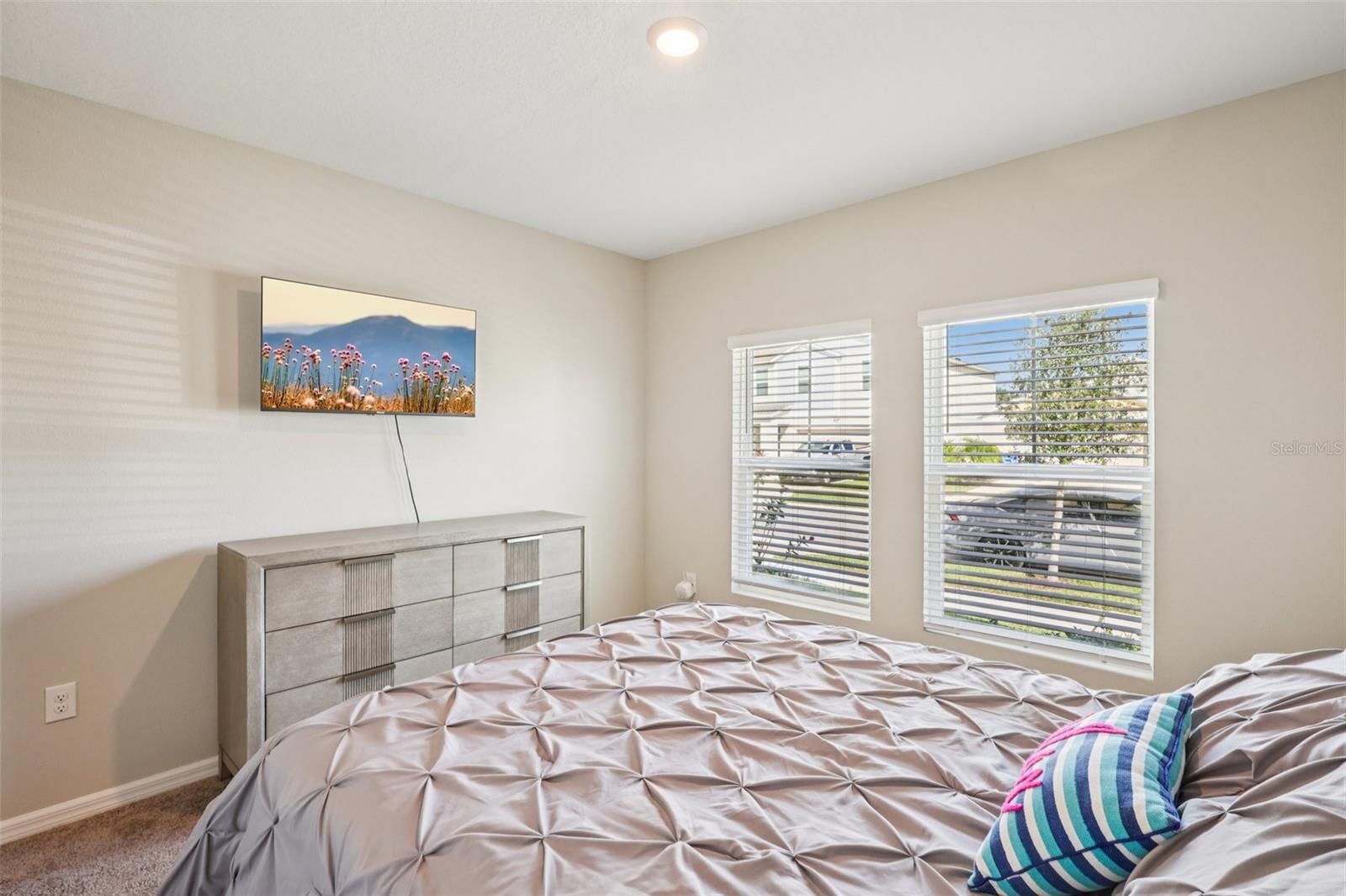 HINTON HAWKSTONE PH 1A2 - Residential Lease