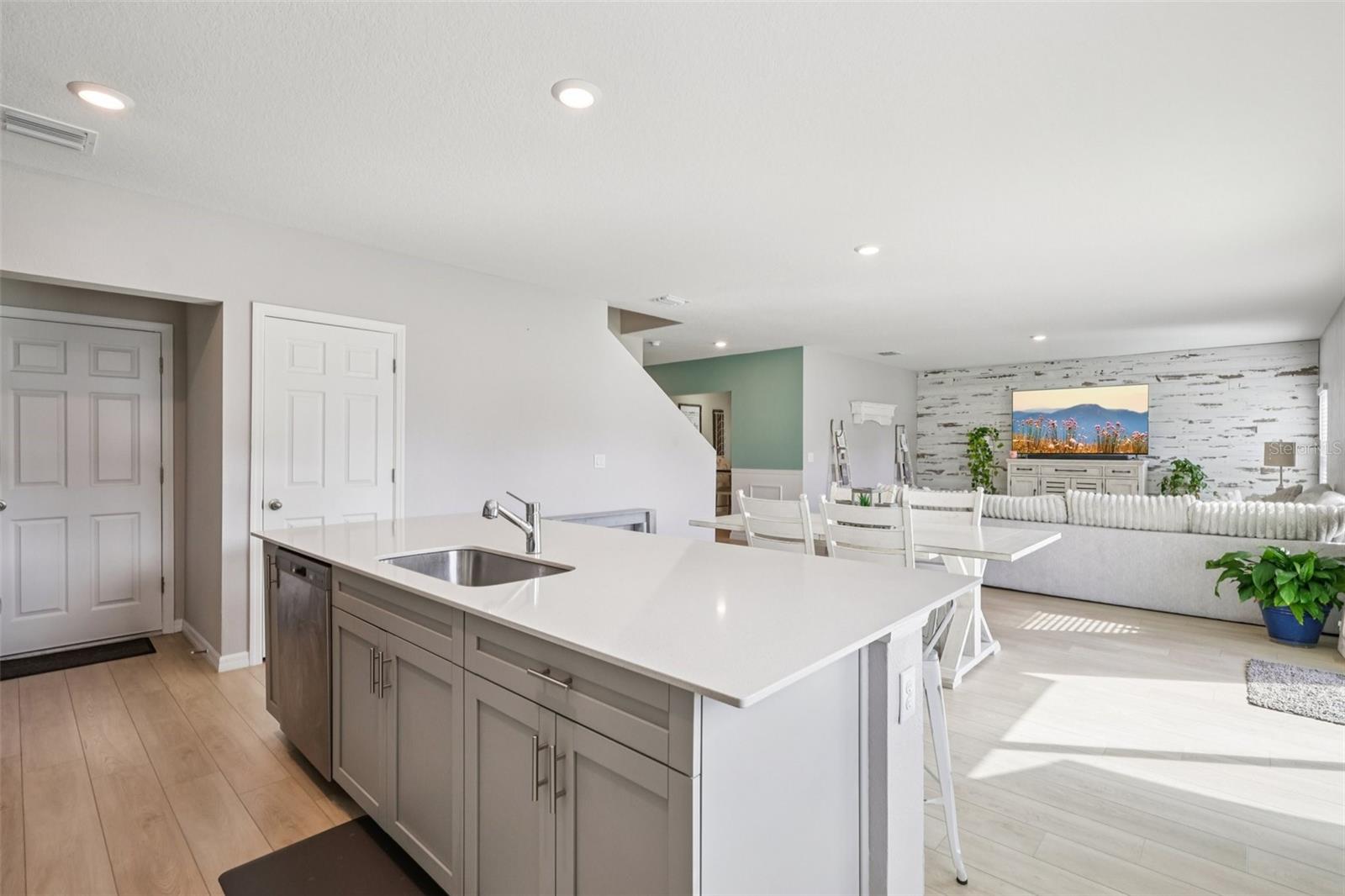 HINTON HAWKSTONE PH 1A2 - Residential Lease