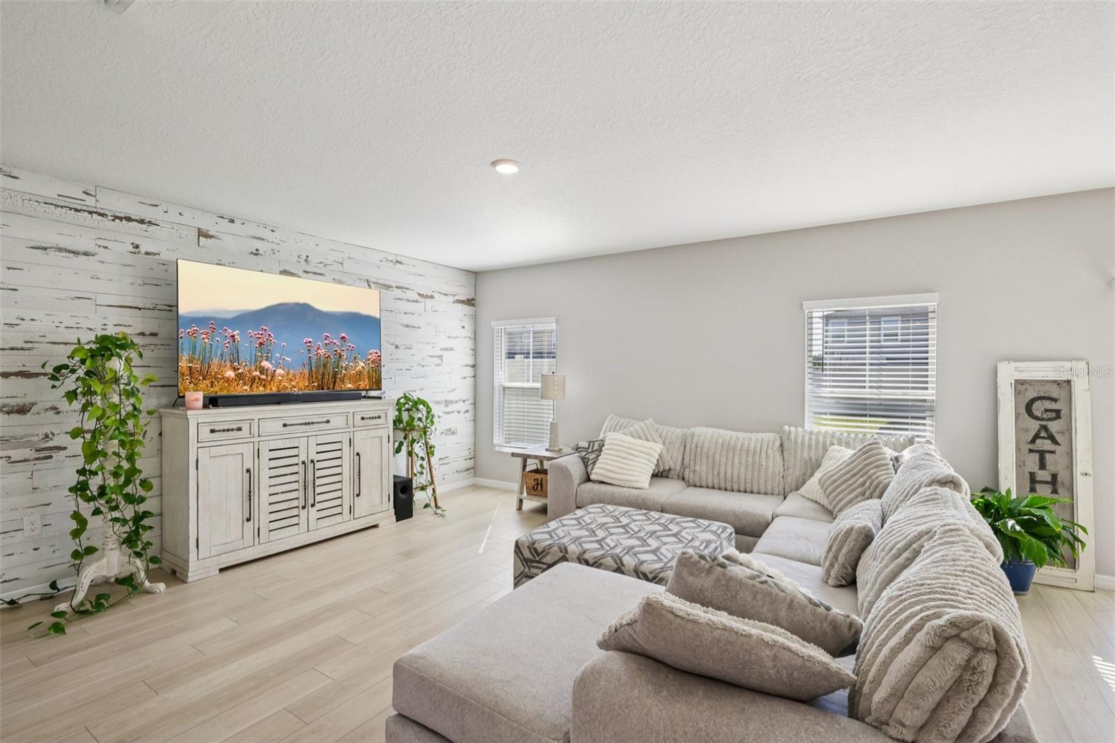 HINTON HAWKSTONE PH 1A2 - Residential Lease