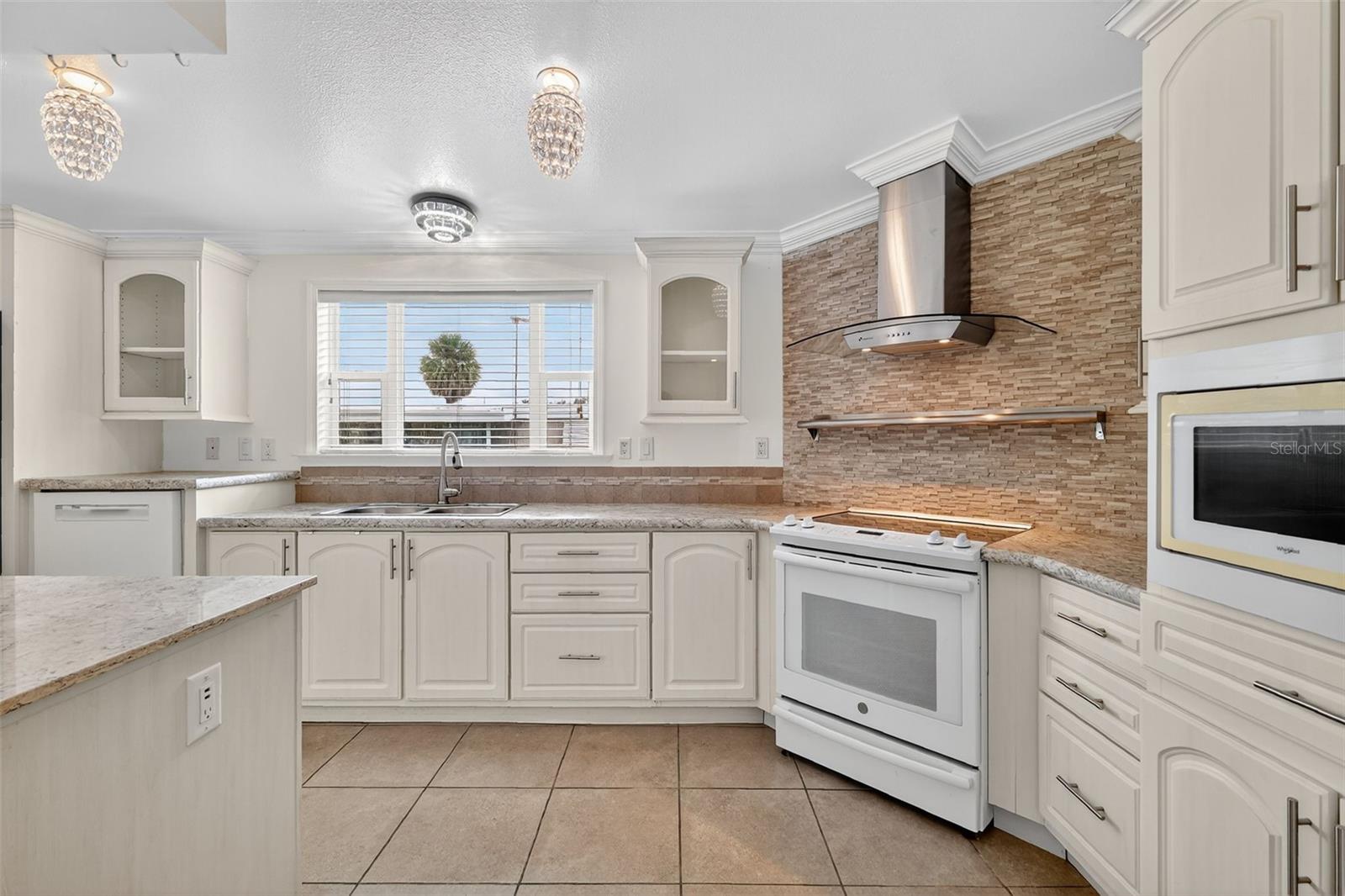 TAVARES LAKE FRANCES ESTATES - Residential
