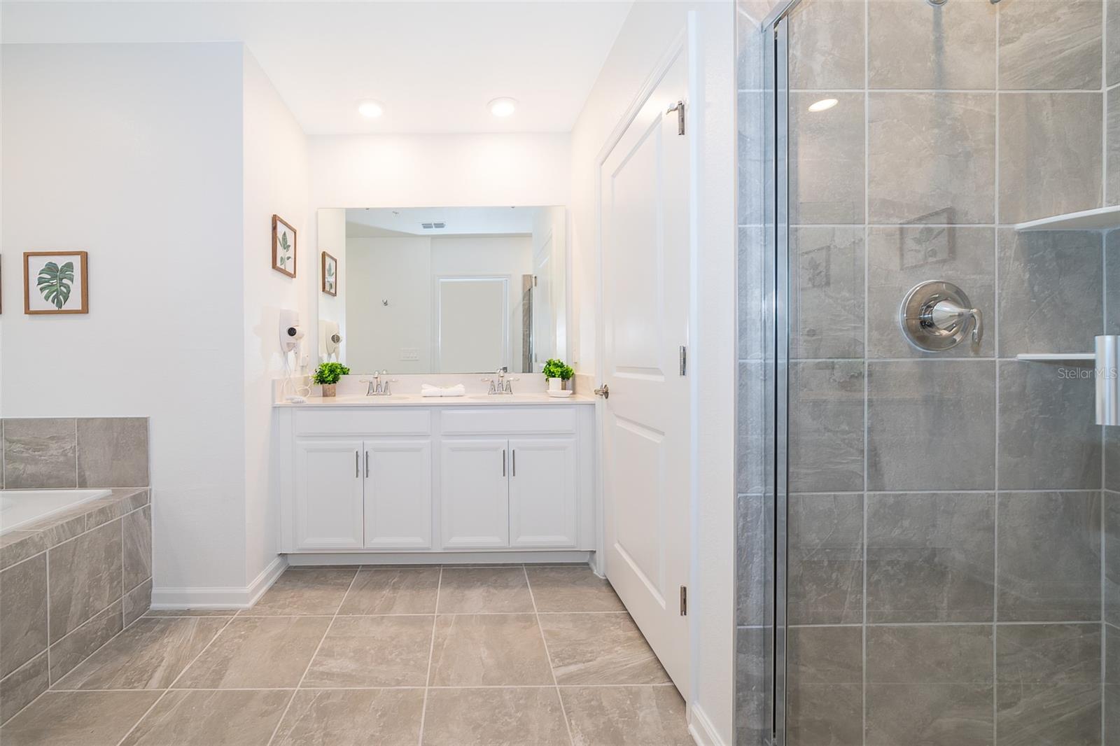 CHAMPIONSGATE CONDO 4 PH 22 & 23 - Residential Lease