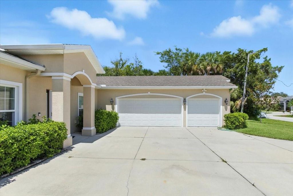 Photo of 27 Collingdale Court, Palm Coast, FL 32137 (MLS # FC312499)