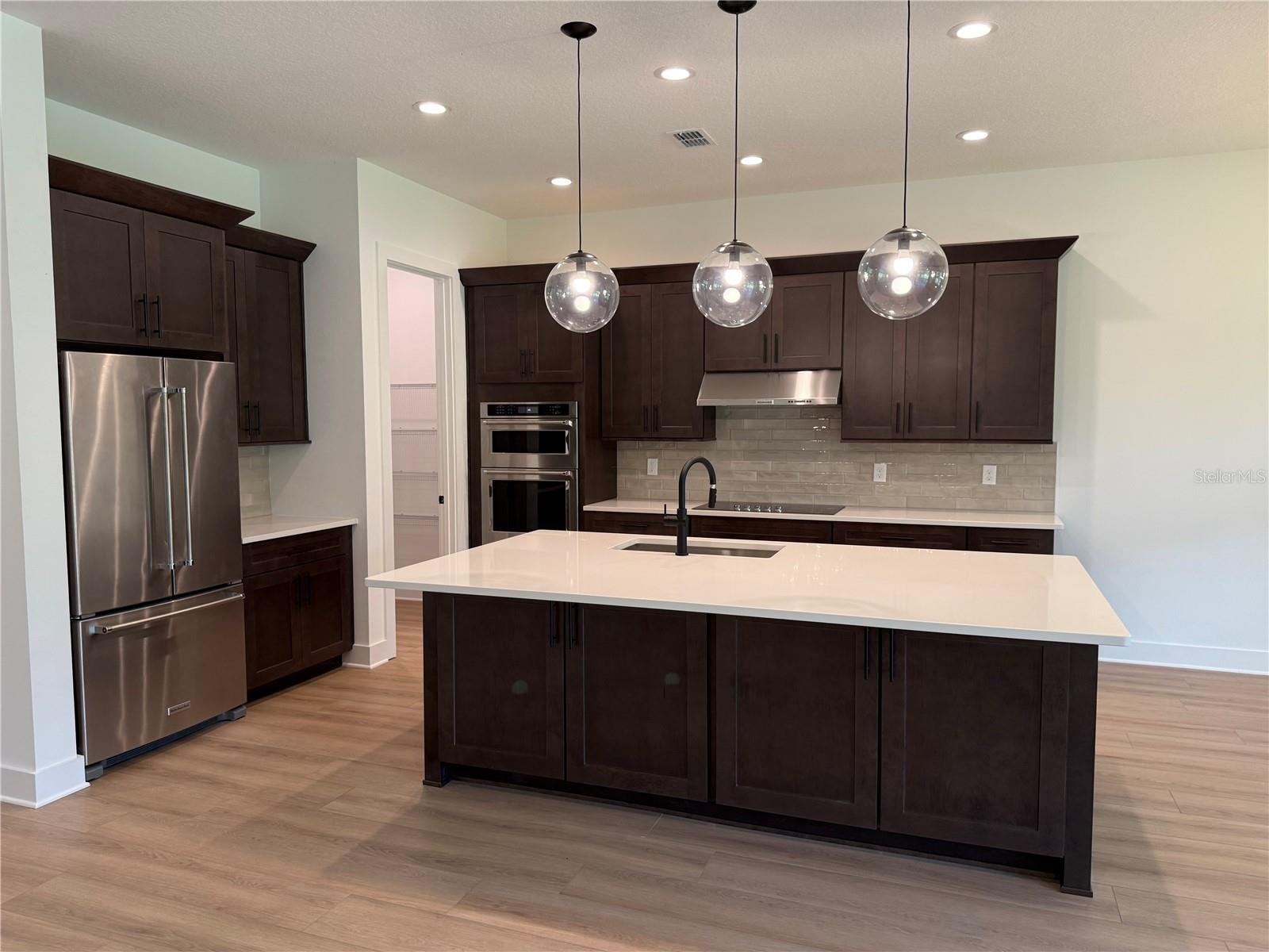 1059 GLORYLAND COURT