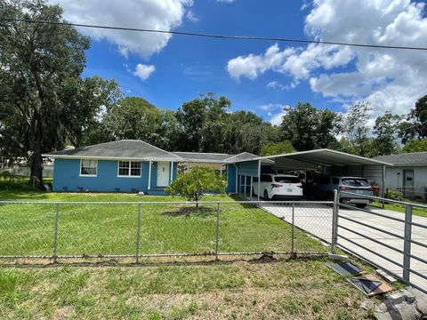 A home in PLANT CITY