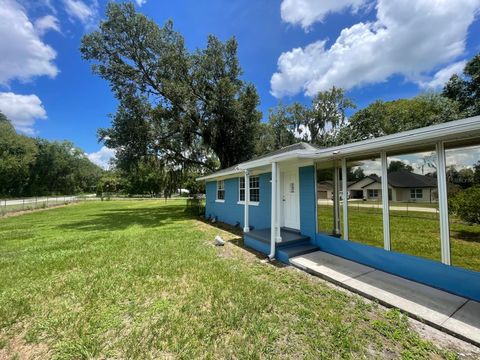 A home in PLANT CITY