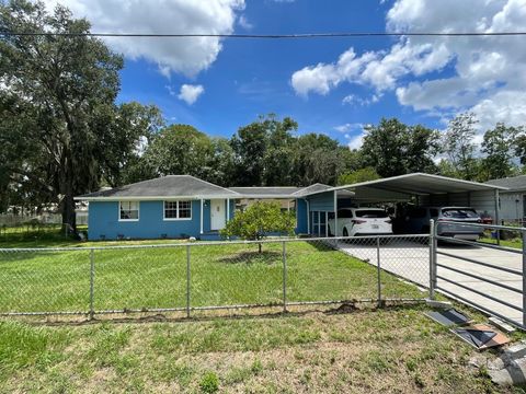 A home in PLANT CITY