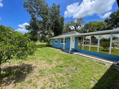 A home in PLANT CITY