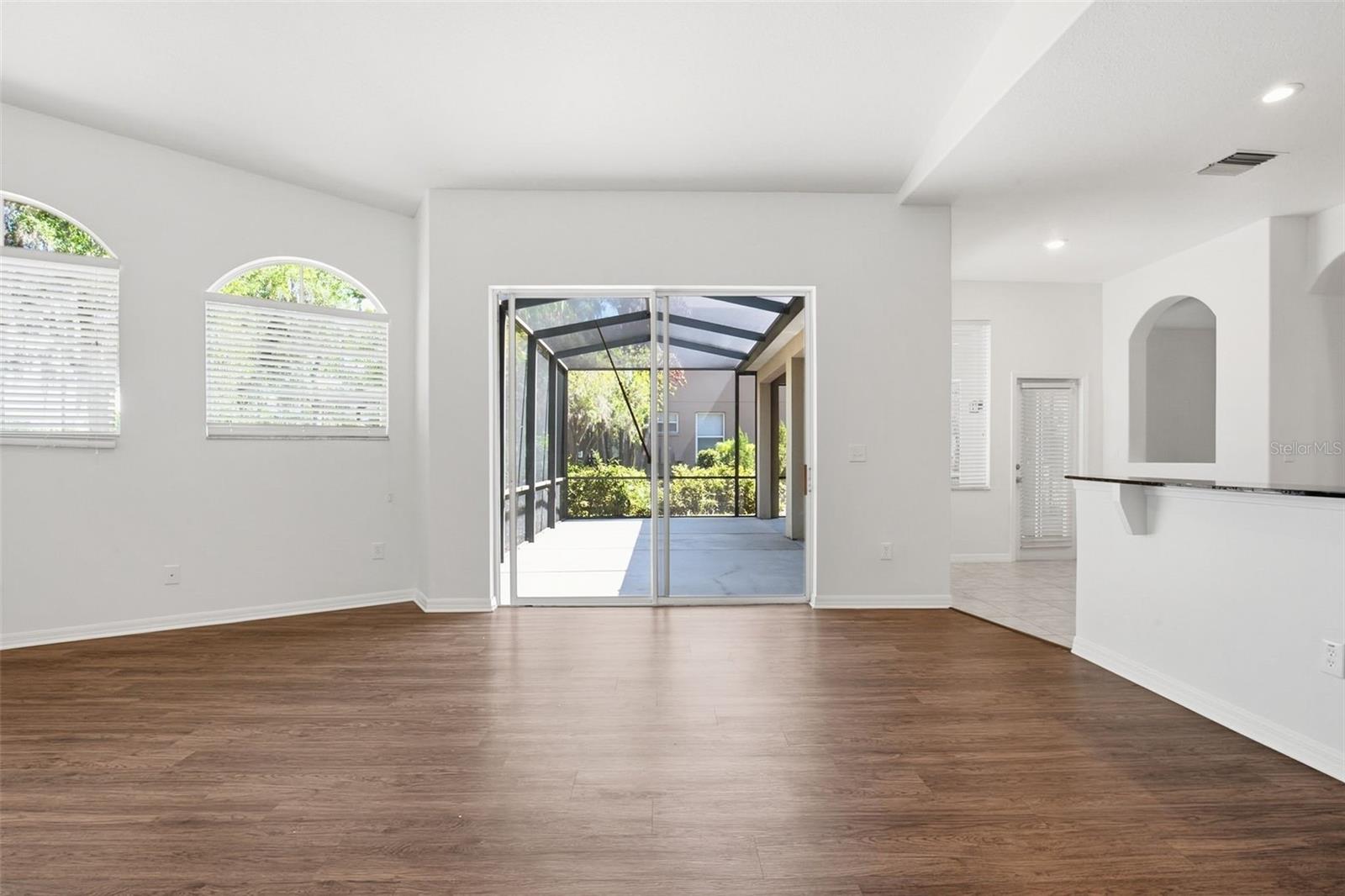 LAKE TALIA PH 01 - Residential