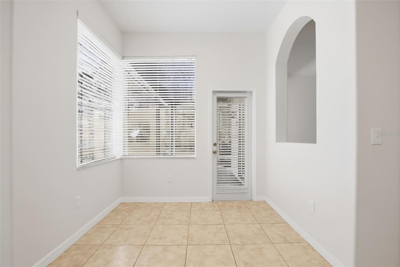 LAKE TALIA PH 01 - Residential