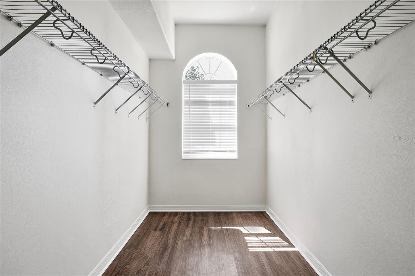 LAKE TALIA PH 01 - Residential