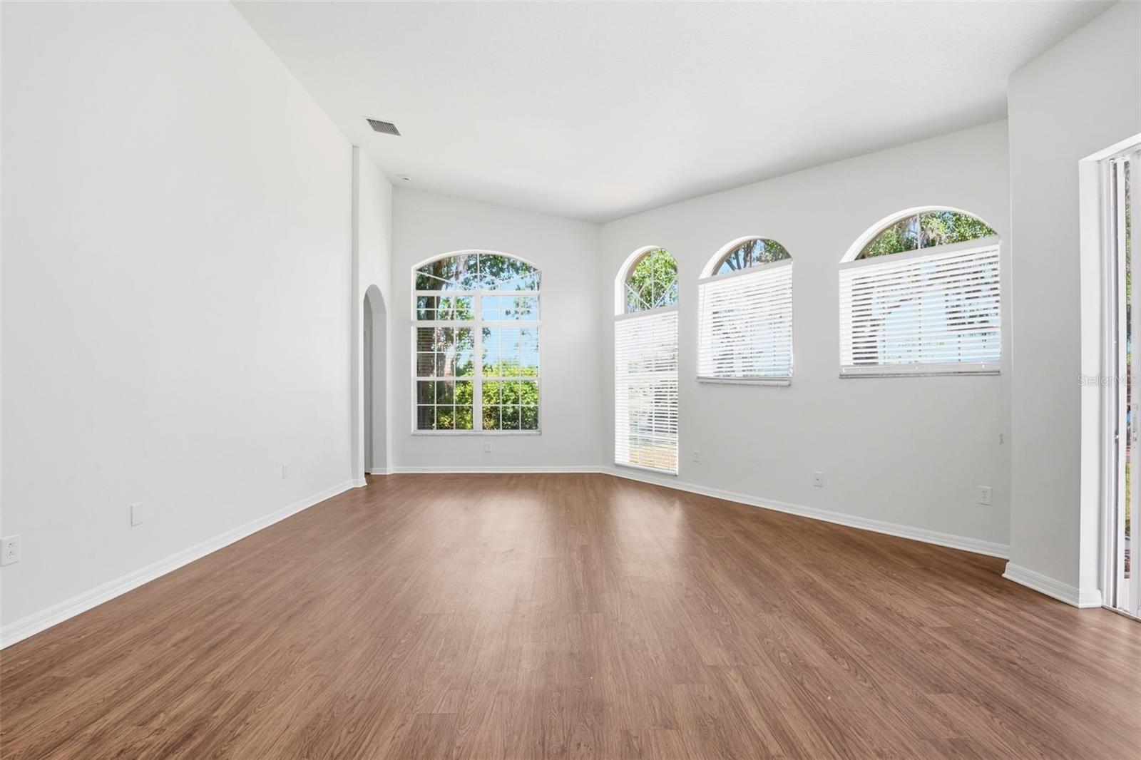 LAKE TALIA PH 01 - Residential