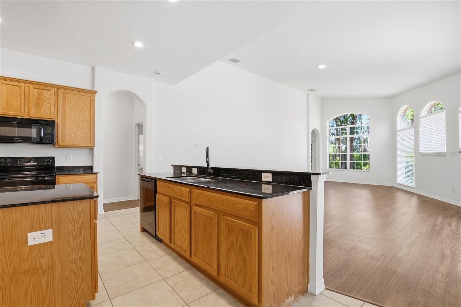 LAKE TALIA PH 01 - Residential