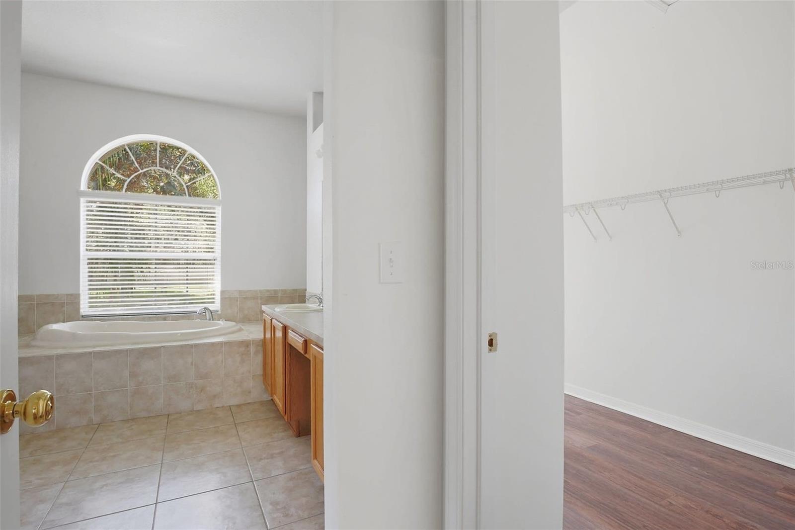 LAKE TALIA PH 01 - Residential