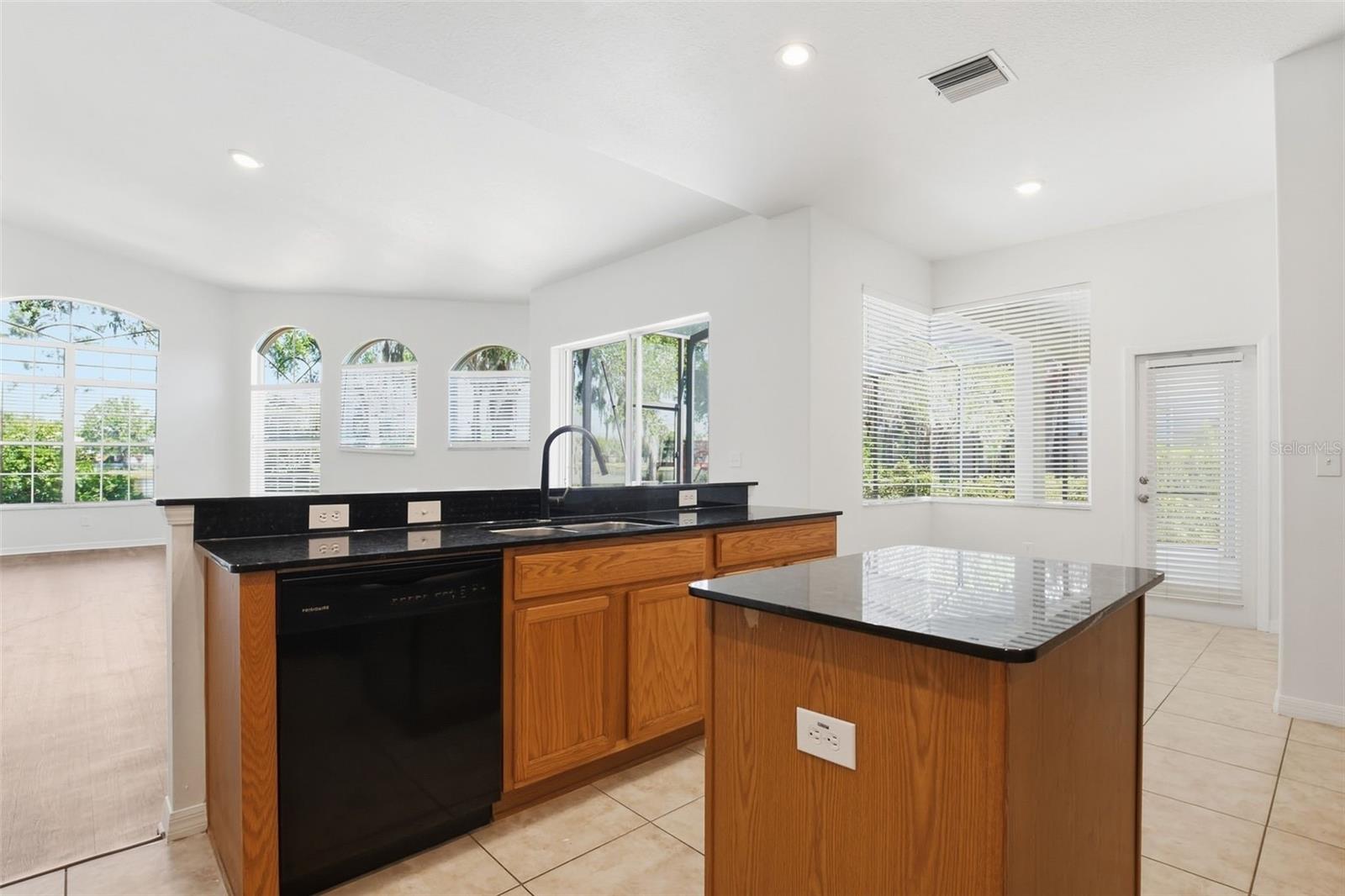 LAKE TALIA PH 01 - Residential