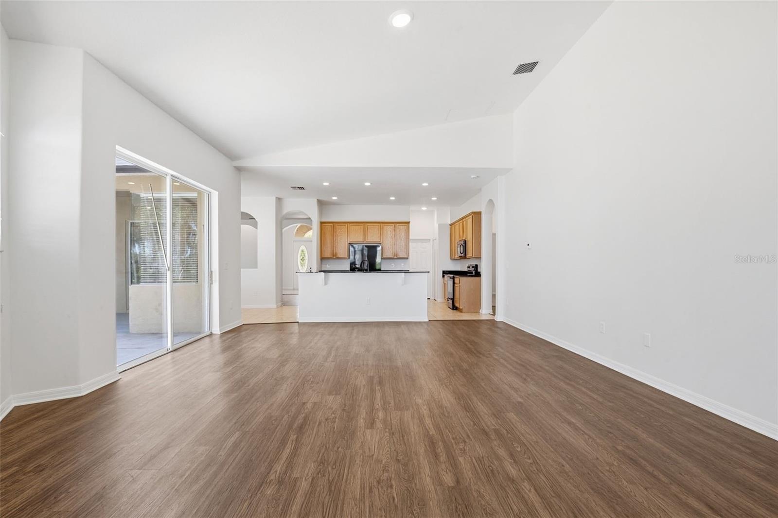 LAKE TALIA PH 01 - Residential