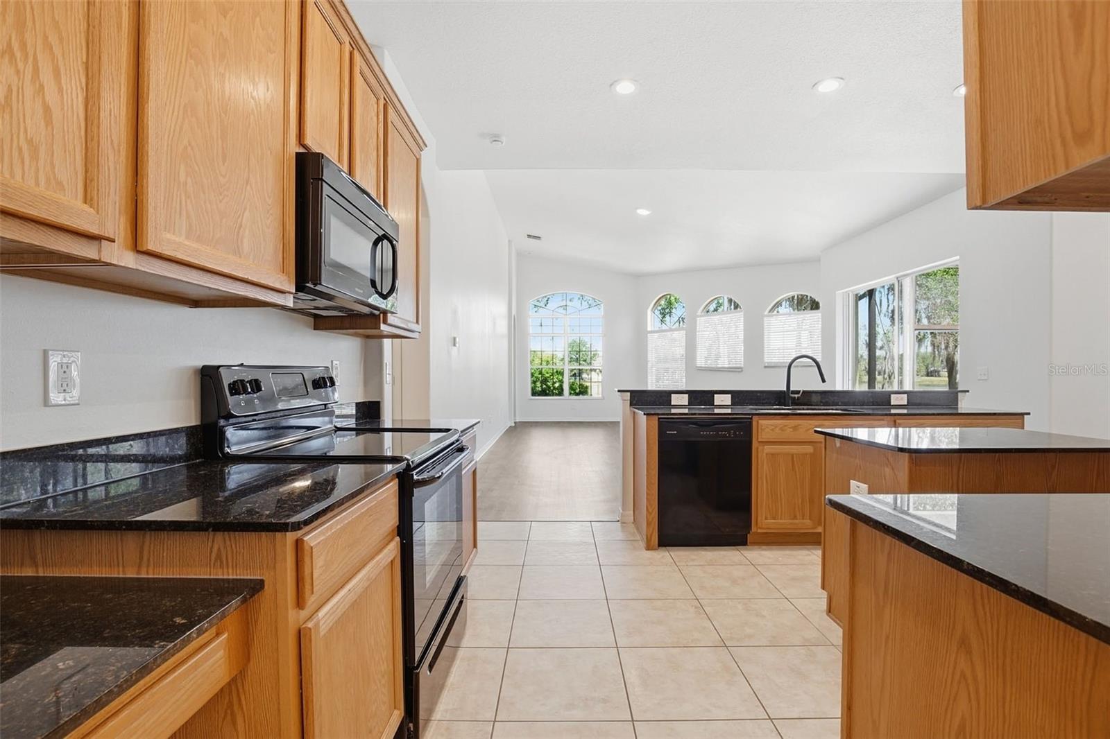 LAKE TALIA PH 01 - Residential