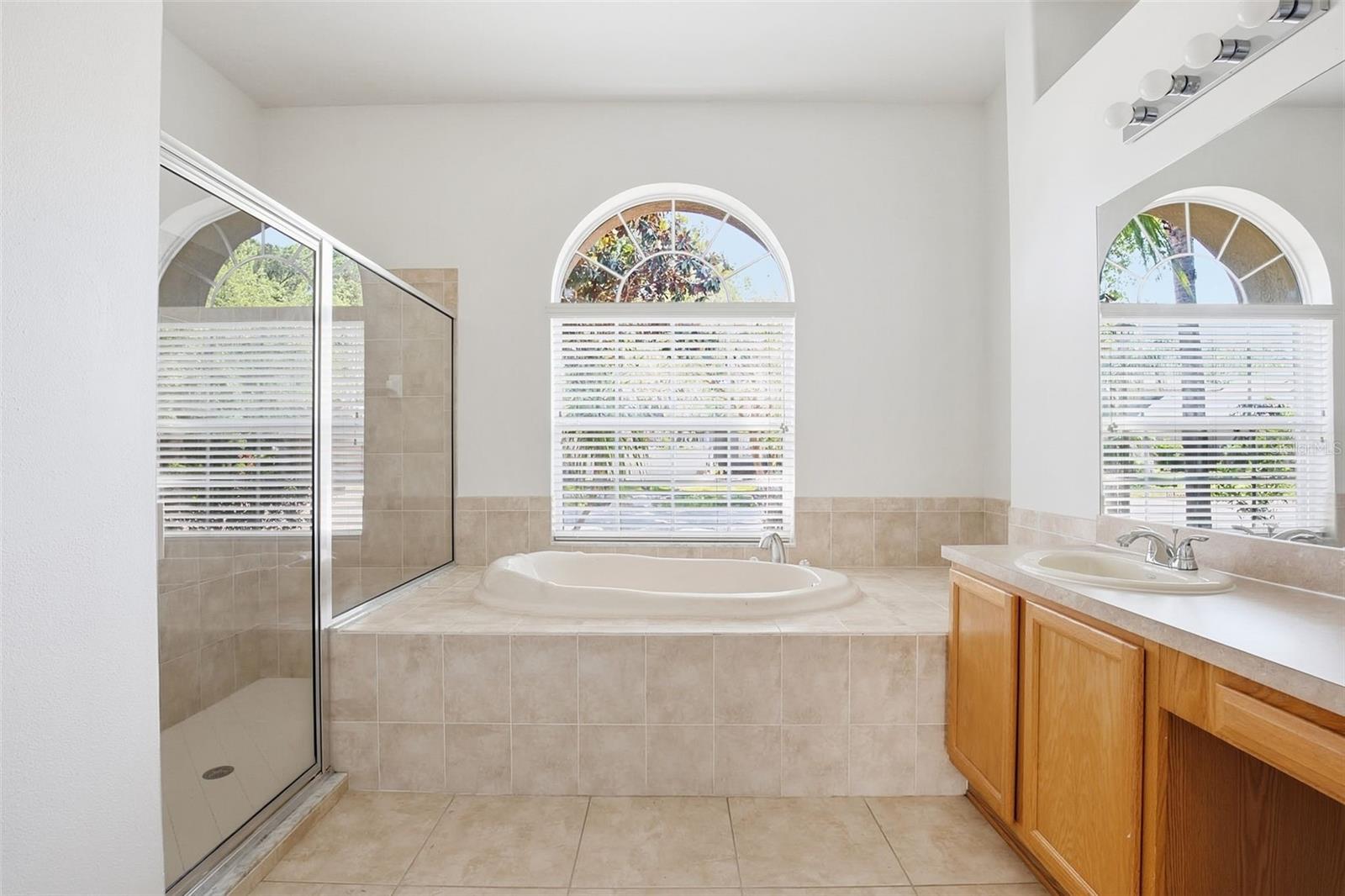 LAKE TALIA PH 01 - Residential