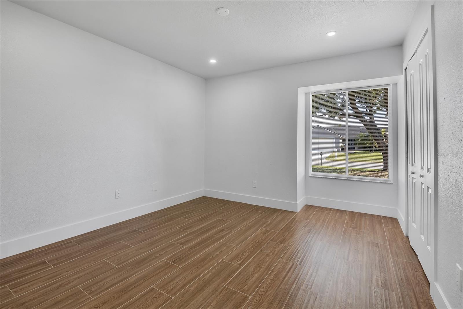 SKY LAKE SOUTH - Residential