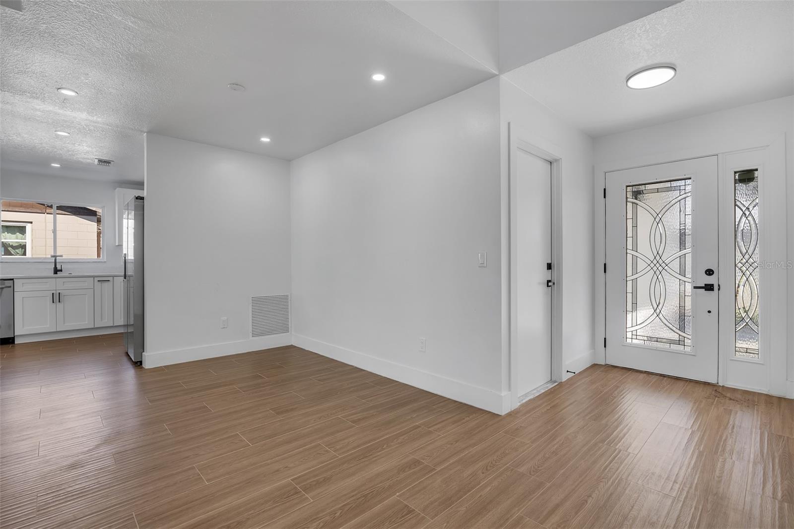 SKY LAKE SOUTH - Residential