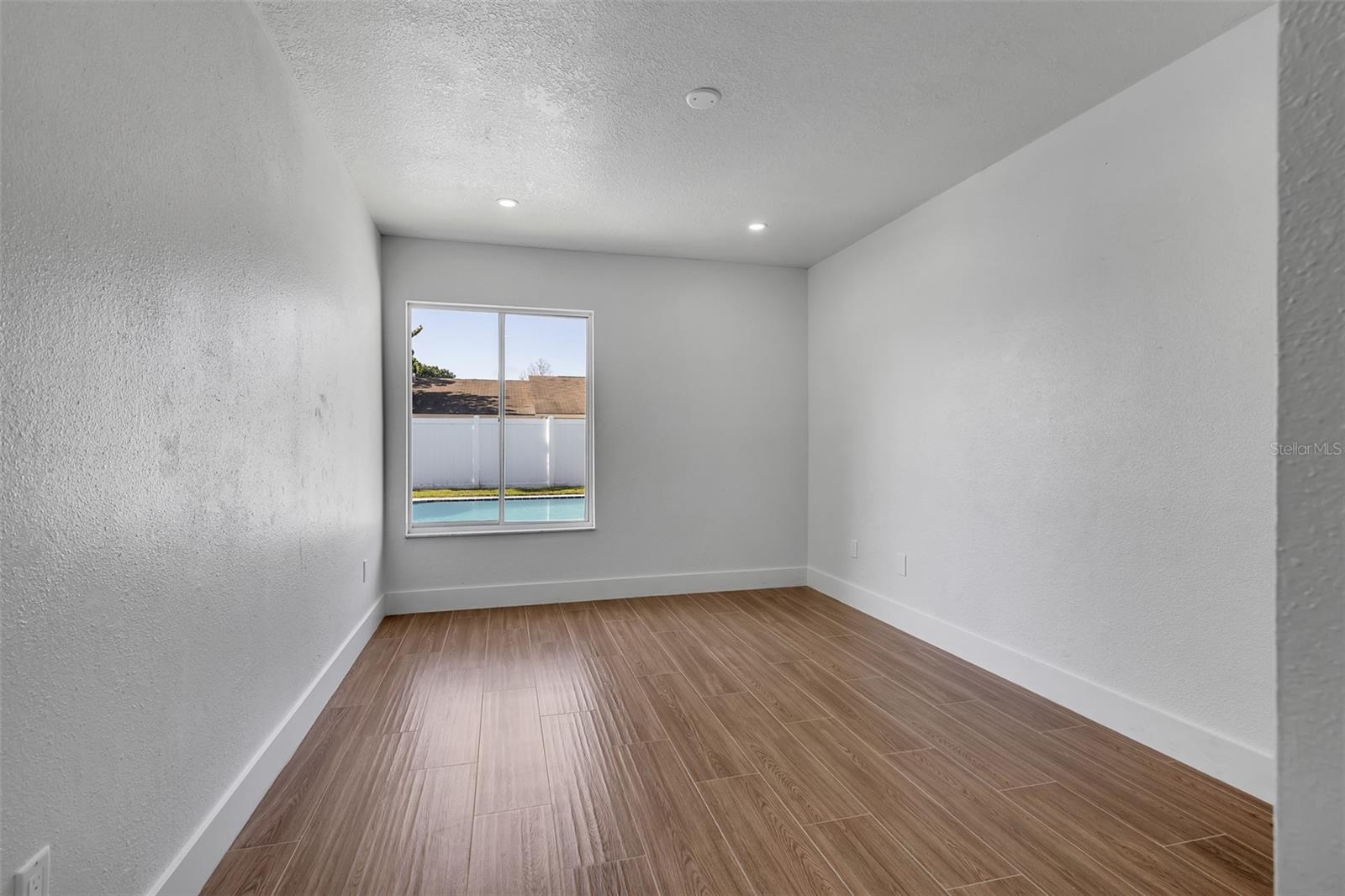 SKY LAKE SOUTH - Residential