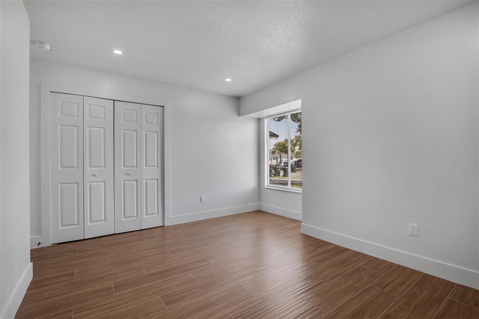 SKY LAKE SOUTH - Residential