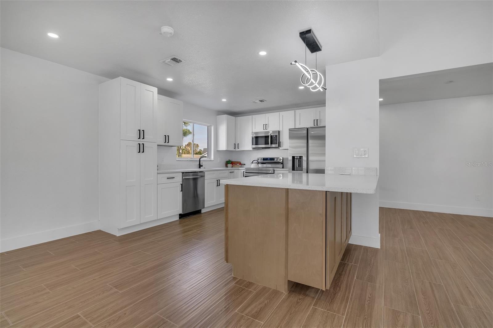 SKY LAKE SOUTH - Residential