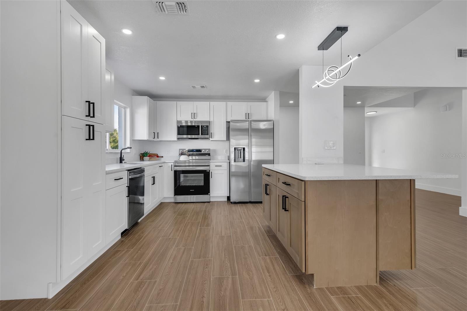 SKY LAKE SOUTH - Residential