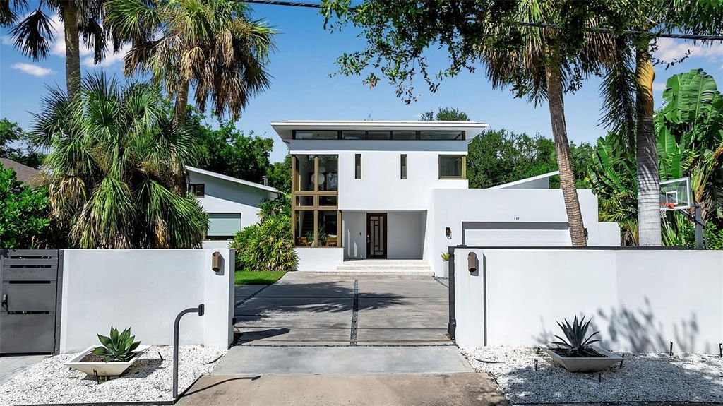 Photo of 587 47th Street, Sarasota, FL 34234 (MLS # A4644032)