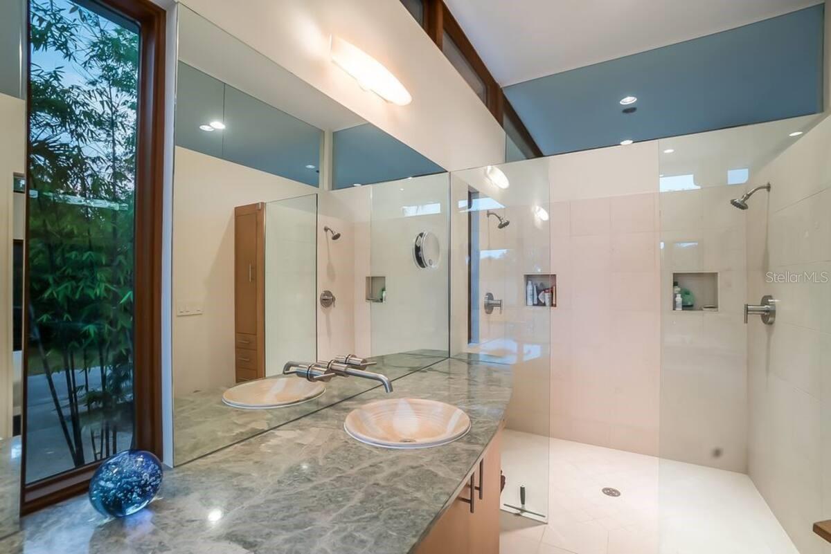 SAPPHIRE SHORES - Residential