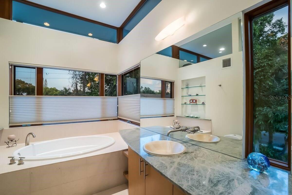 SAPPHIRE SHORES - Residential