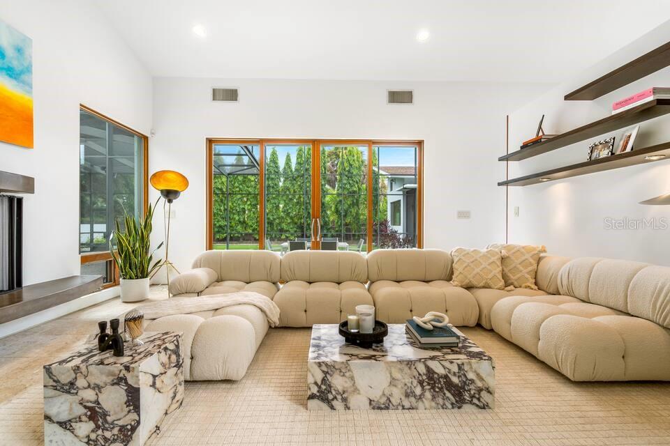 SAPPHIRE SHORES - Residential