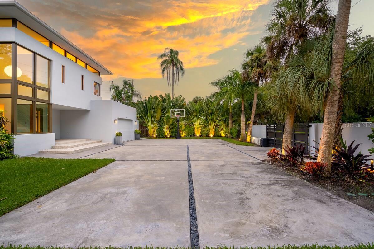 SAPPHIRE SHORES - Residential