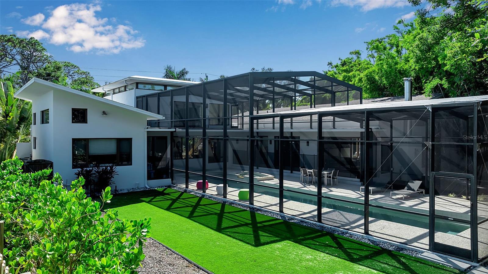 SAPPHIRE SHORES - Residential