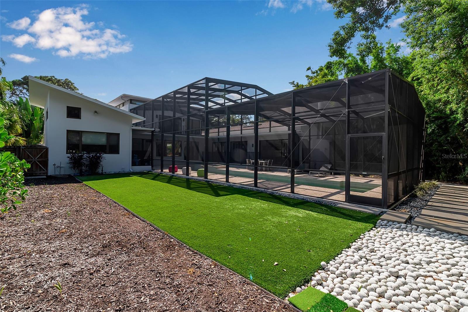 SAPPHIRE SHORES - Residential