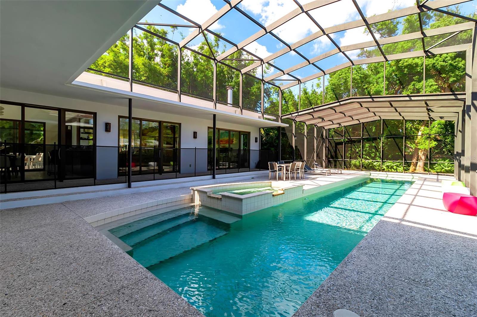 SAPPHIRE SHORES - Residential