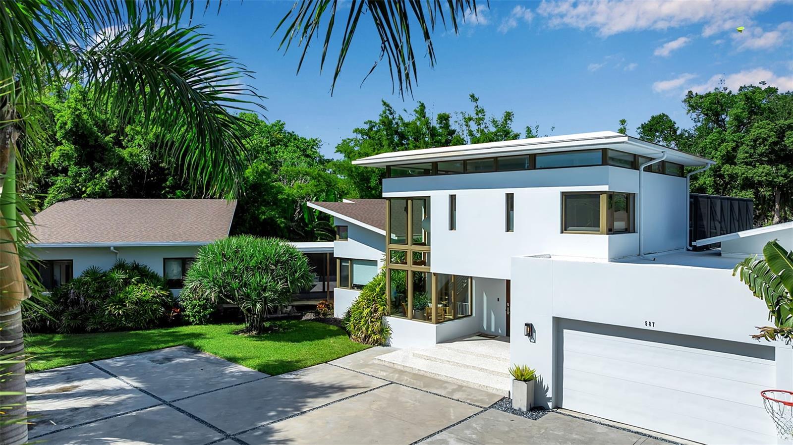 SAPPHIRE SHORES - Residential