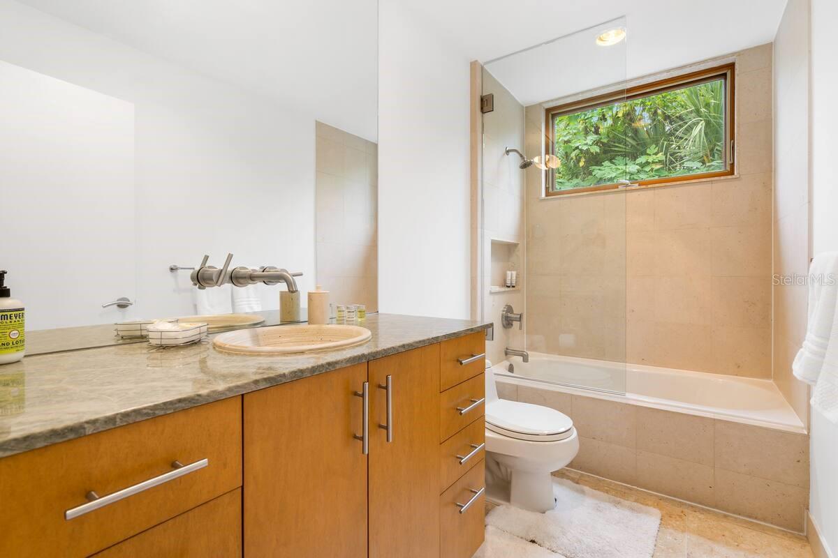 SAPPHIRE SHORES - Residential