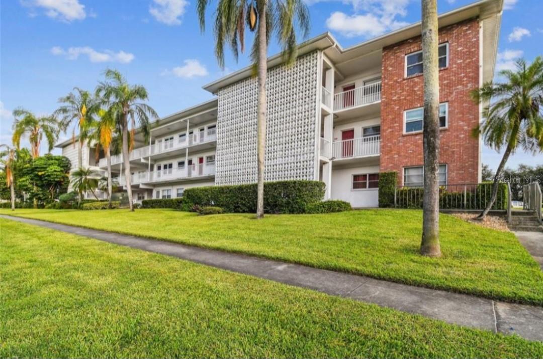 PPICE TO SELL. MOVE IN READY!! WELCOME TO THIS AMAZING, UNDER 1300 SQFT THE LARGEST END UNIT, 3BED/2BATH/ STORAGE ROOM #12 AND ASSIGNED PARKING SPACE IN THE DESIRABLE & QUITE COMMUNITY OF DISSTON ARMS CONDOMINIUM, LOCATED IN NO -FLOOD ZONE, NO AGE RESTRICTIONS, BRAND NEW ROOF, CAN BE LEASED DAY NR 1. Prior tenant was paying rent of $1900 /month. BEST LOCATION TO LIVE in St Petersburg, close to everything. just 5 minutes away from Central District, 10 min downtown St. Pete, 5 minutes from Tyrone shopping mall, and the beach. This condo is on The FIRST FLOOR END UNIT, With 2 entrances and parking right of the back door. The open concept living/dining room combo, kitchen is loaded with many cabinets & countertops, with KITCHEN PENTRY, new waterproof vinyl floor, new paint, blinds, NEW GFCI, WATER HEATER 2020, AC UNIT 2013, NEW THERMOSTAT, NEW CORDLESS BLINDS! PRIMERY BEDROOM HAS 2 CLOSETS AND BATH INSIDE. The first bedroom also has big closets. The third bedroom has access with the parking lot and had its own closet. This condo comes with a STORAGE ROOM as well WATER, TRASH, GARBAGE, EXTERIOR INSURANCE, LAWN MAINTANCE ARE INCLUDED ON THE HOA FEES $ 530 and haven't increased a lot through years. The building is concrete block inside the walls are concrete, built really strong and can resist any hurricanes. You can add the carport and has to be approved by the board.
THE SELLER HAS PAID THE ROOF ASSESSMENTS 5 MONTHS AGO. LOW home insurance & Electric Bill. YOU CAN INSTALL THE WASHER & DRYER INSIDE THE UNIT. Most of the units in the community have inside laundry. IT'S zoned for the ST PETE HIGH IB SCHOOL. Buyers & agents to verify all the rooms measurements and any information with HOA.